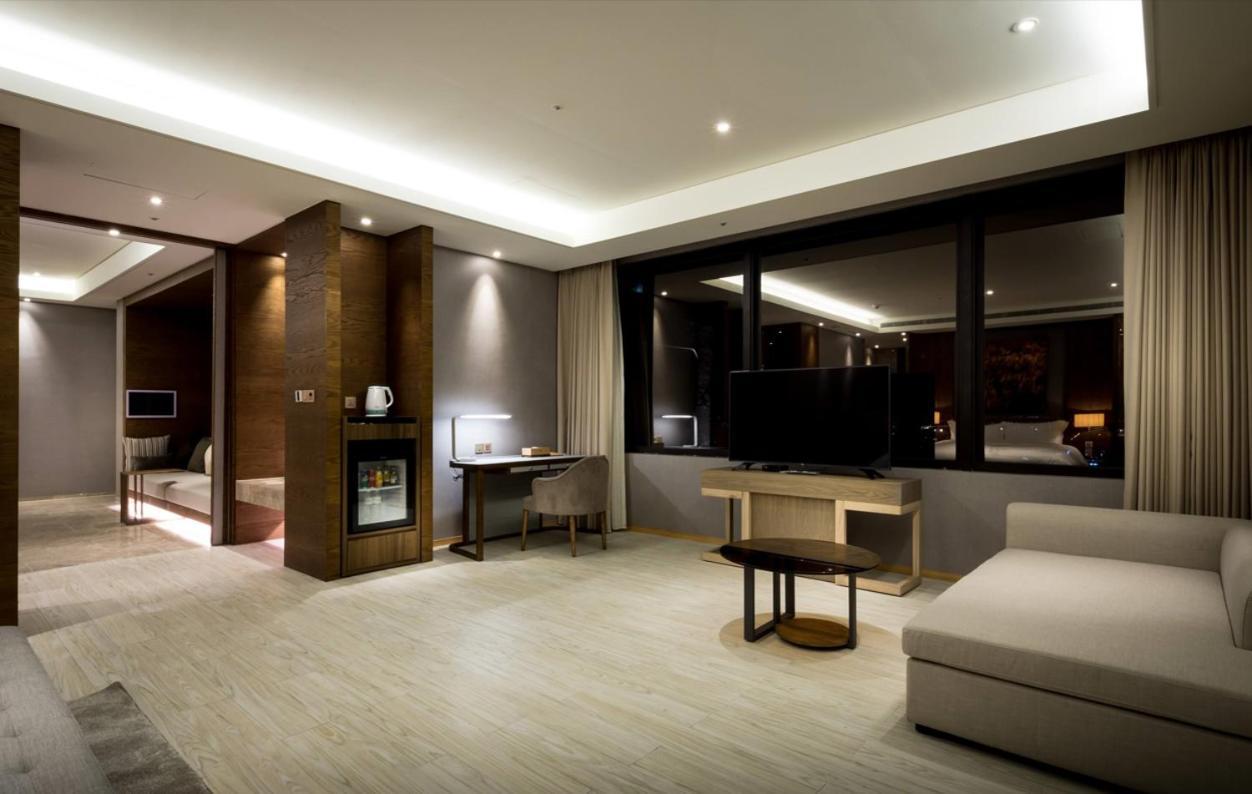 Cuncyue Hot Spring Resort Luodong Δωμάτιο φωτογραφία A suite at the hotel