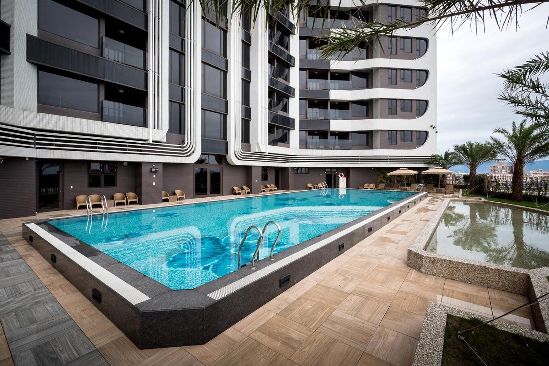 Cuncyue Hot Spring Resort Luodong Εξωτερικό φωτογραφία The swimming pool at the hotel