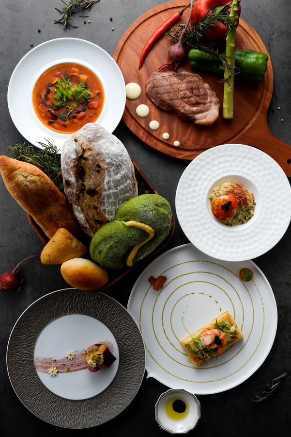 Cuncyue Hot Spring Resort Luodong Εξωτερικό φωτογραφία A selection of dishes at the restaurant
